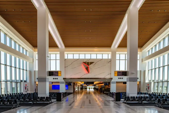 LaGuardia Airport (LGA)