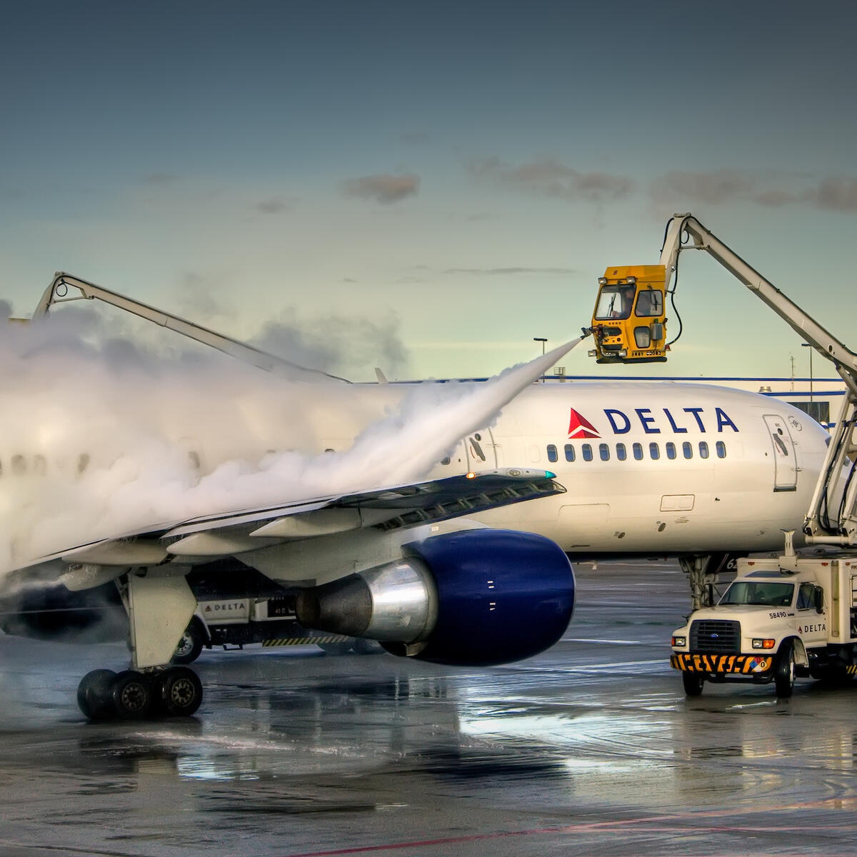 Deicing plane in Salt Lake City