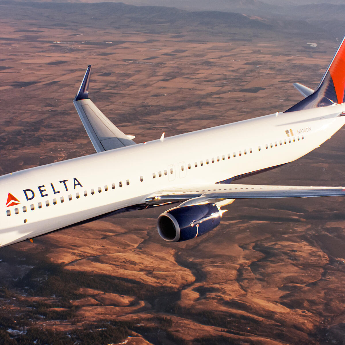 737-900ER in flight