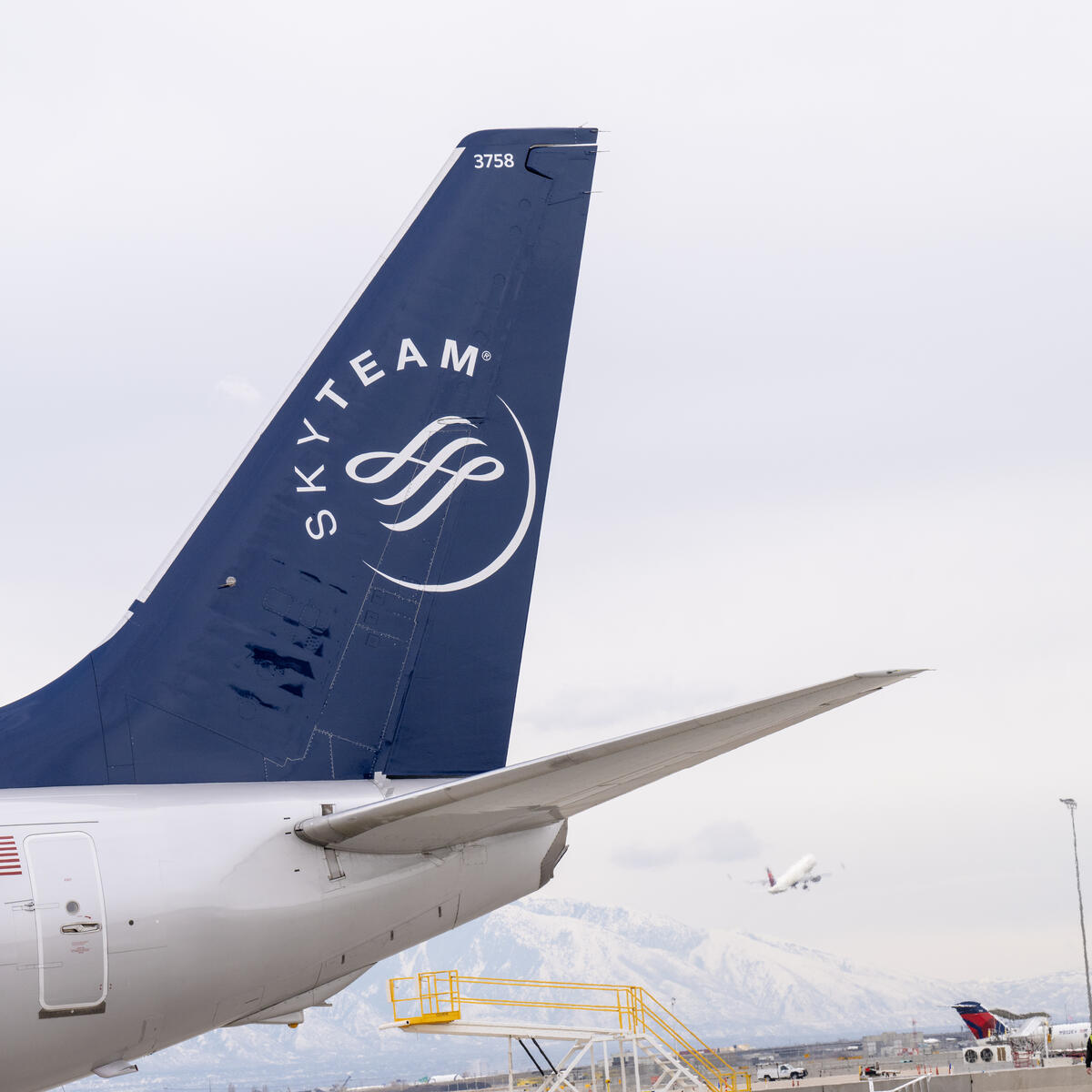 A Delta Air Lines 737-800 in SkyTeam livery is seen at Salt Lake City International Airport (SLC). Delta is a founding member of the SkyTeam alliance.