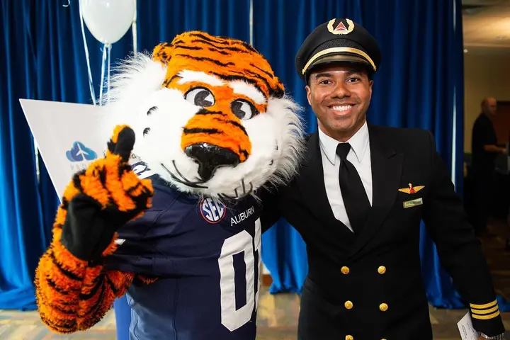 A pilot from Delta's Propel flight deck training program.