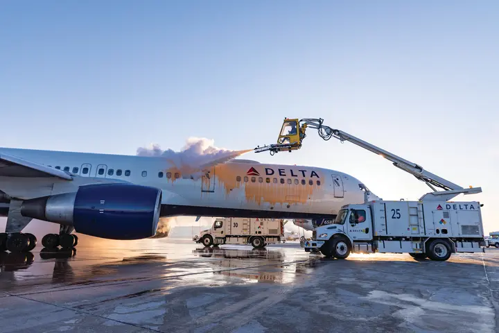 De-icing aircraft