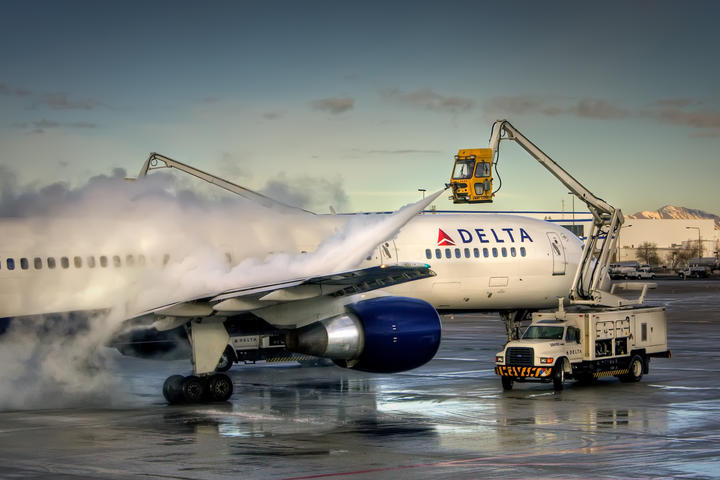 Deicing aircraft