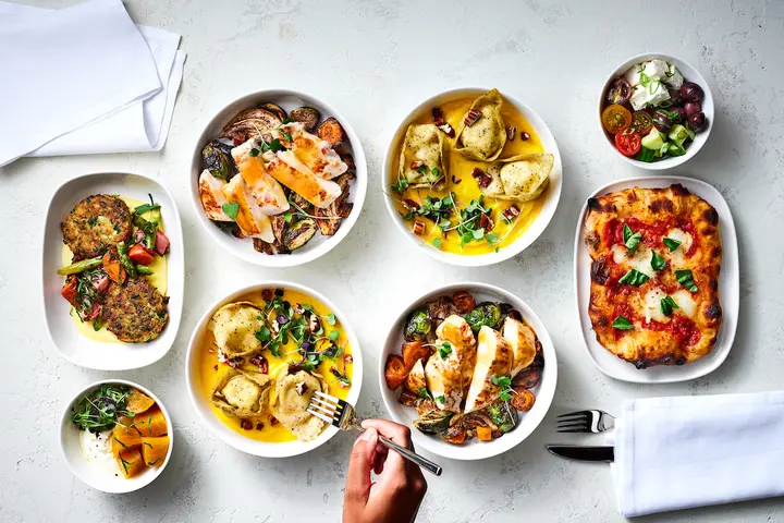 First Class customers on select flights 900 miles or greater will again enjoy hot meals featuring local ingredients and favorite items. Menu highlights include ginger beer-braised osso bucco, wild mushroom ravioli, chicken cacciatore and French bread pizza.