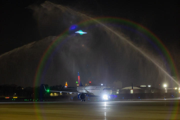 Delta's First Airbus A321neo arrives in Atlanta