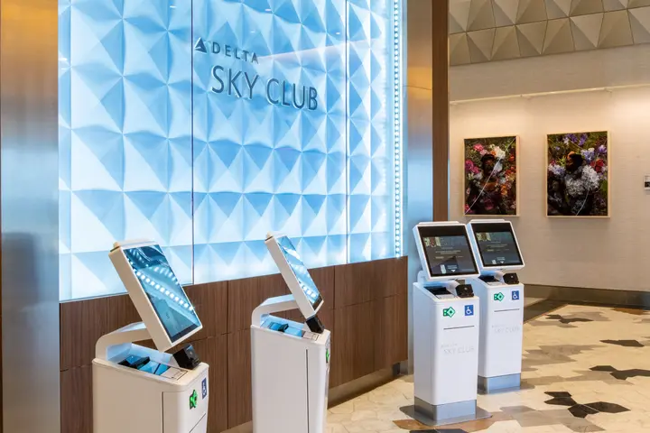 Entrance to the Delta Sky Club at New York LaGuardia Airport (LGA)