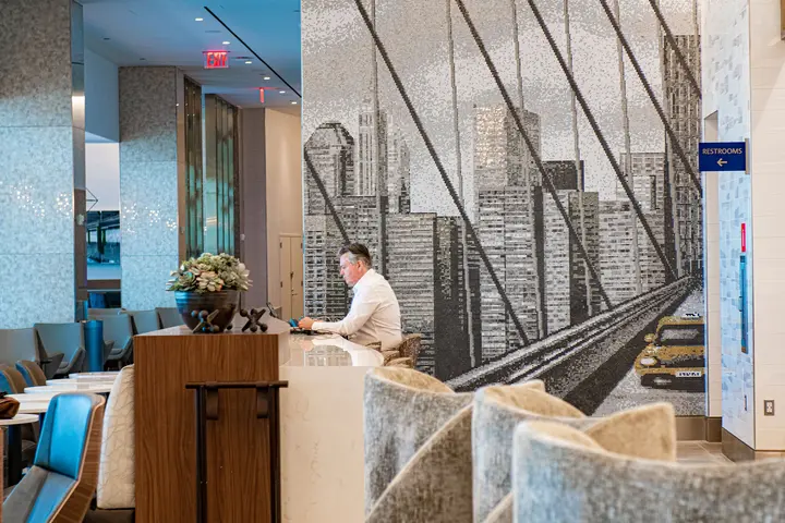 New York LaGuardia Airport (LGA)