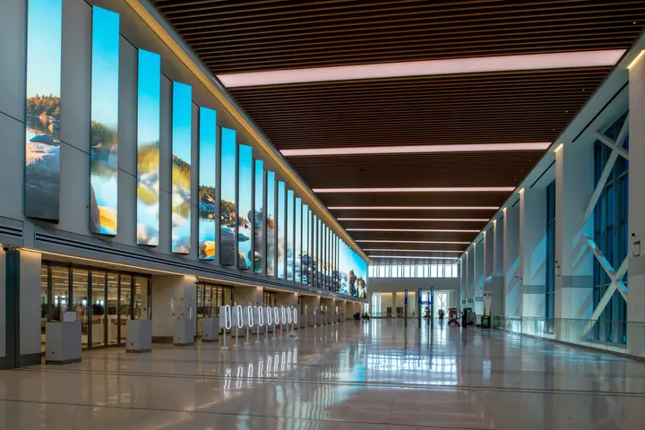 LaGuardia Airport (LGA)