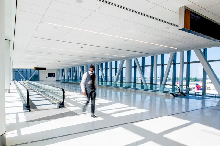 LaGuardia Airport (LGA)
