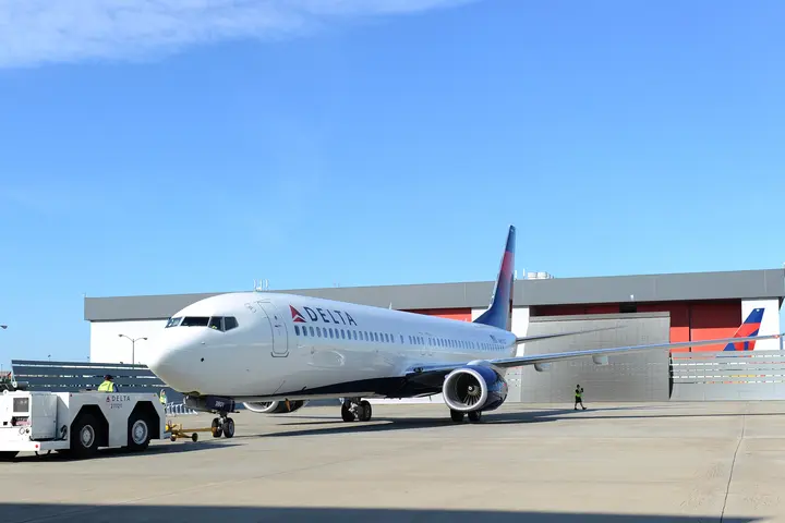 A straightforward shot of a 737-900 is captured on a runway.