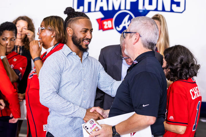 Braves Plane Ozzie Albies 2022