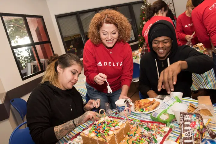Delta volunteers at Covenant House in Los Angeles