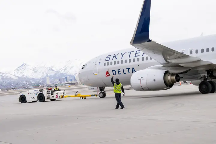 A Delta Air Lines 737-800 in SkyTeam livery is seen at Salt Lake City International Airport (SLC). Delta is a founding member of the SkyTeam alliance.