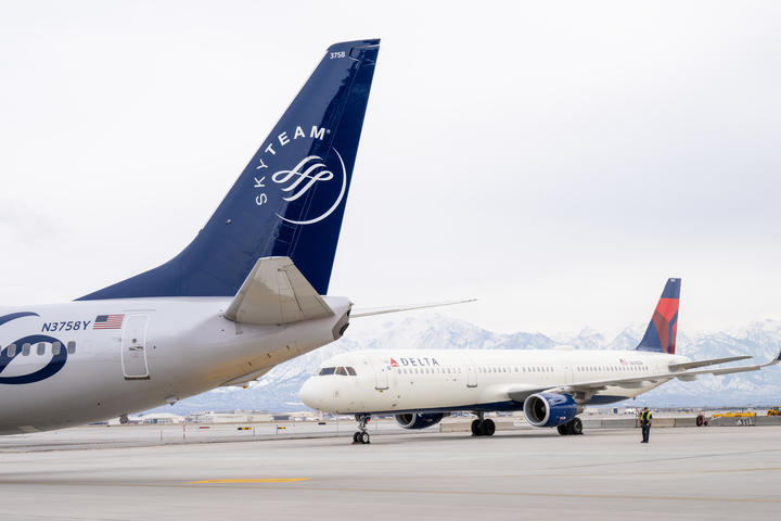 A Delta Air Lines 737-800 in SkyTeam livery is seen at Salt Lake City International Airport (SLC). Delta is a founding member of the SkyTeam alliance.