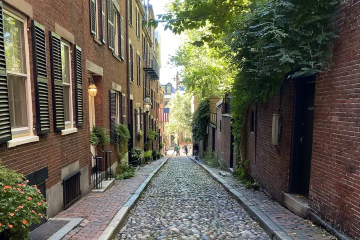 Historic Acorn Street in Boston.