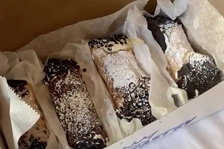 Destinations-Boston-Cannoli