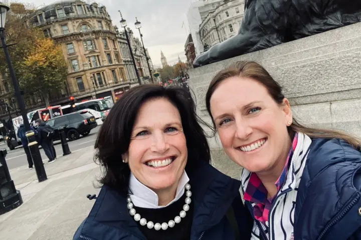 A mother and daughter duo who have nearly 30 years of combined service at Delta pose for a selfie in London.