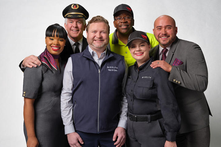 A group shot of Delta frontline employees