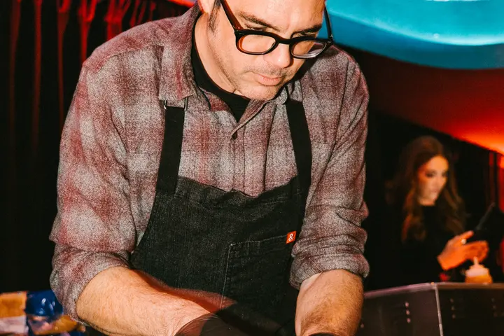 At Delta's reservation only speakeasy for Medallion members at SXSW, members got to enjoy truly exclusive experiences, like an evening BBQ tasting experience from world-renowned Austin pit master Aaron Franklin of Franklin BBQ.