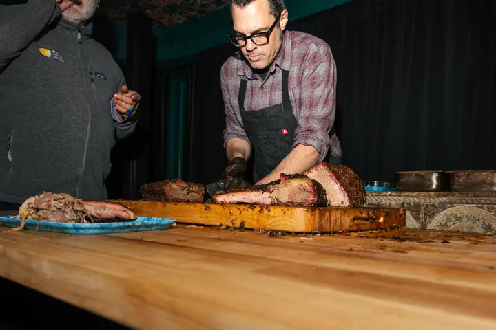 At Delta's reservation only speakeasy for Medallion members at SXSW, members got to enjoy truly exclusive experiences, like an evening BBQ tasting experience from world-renowned Austin pit master Aaron Franklin of Franklin BBQ.