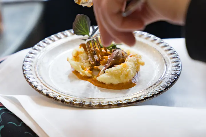 Guests of the Delta Lounge enjoyed complimentary culinary delights from Austin local and James Beard-nominated Rene Ortiz, including a mix of classics like pork carnitas with globally flavored delights such as quinoa potato latkes and tuna crispy rice.