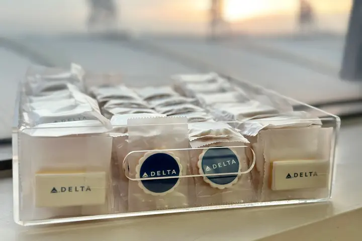 Cookies for passengers on PVG-DTW