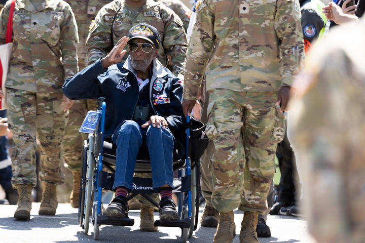 On June 9, Veterans gathered in La Fière to watch parachute jumpers from U.S. and UK military members based through Europe in recognition of the important battle, largely fought by paratroopers and glider men from the U.S. Army’s 82nd Airborne Division, to secure the bridge at La Fière.