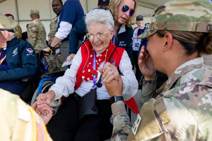 On June 9, Veterans gathered in La Fière to watch parachute jumpers from U.S. and UK military members based through Europe in recognition of the important battle, largely fought by paratroopers and glider men from the U.S. Army’s 82nd Airborne Division, to secure the bridge at La Fière.