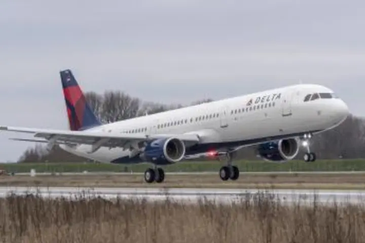 A321 departing