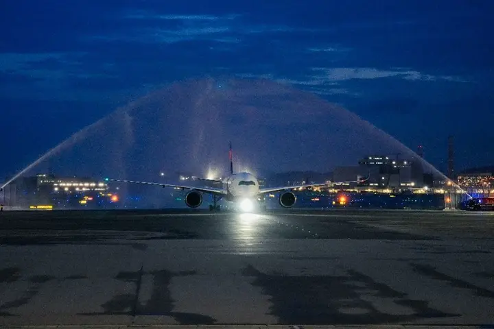 HKG-LAX inaugural water cannon 