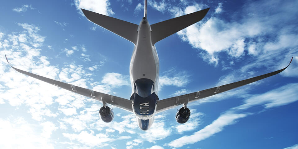 Airbus A350, view from below