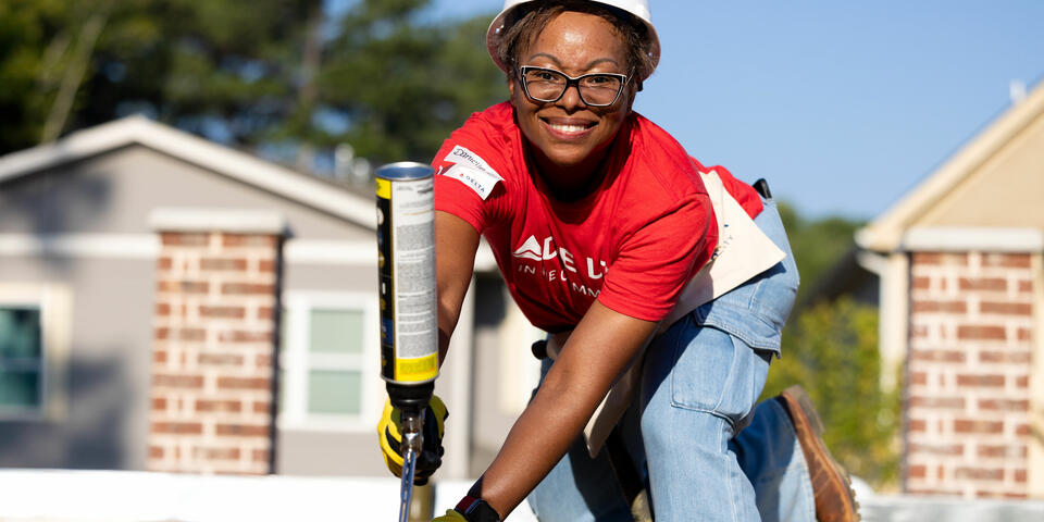 Delta employee volunteer works at a Habitat for Humanity build.