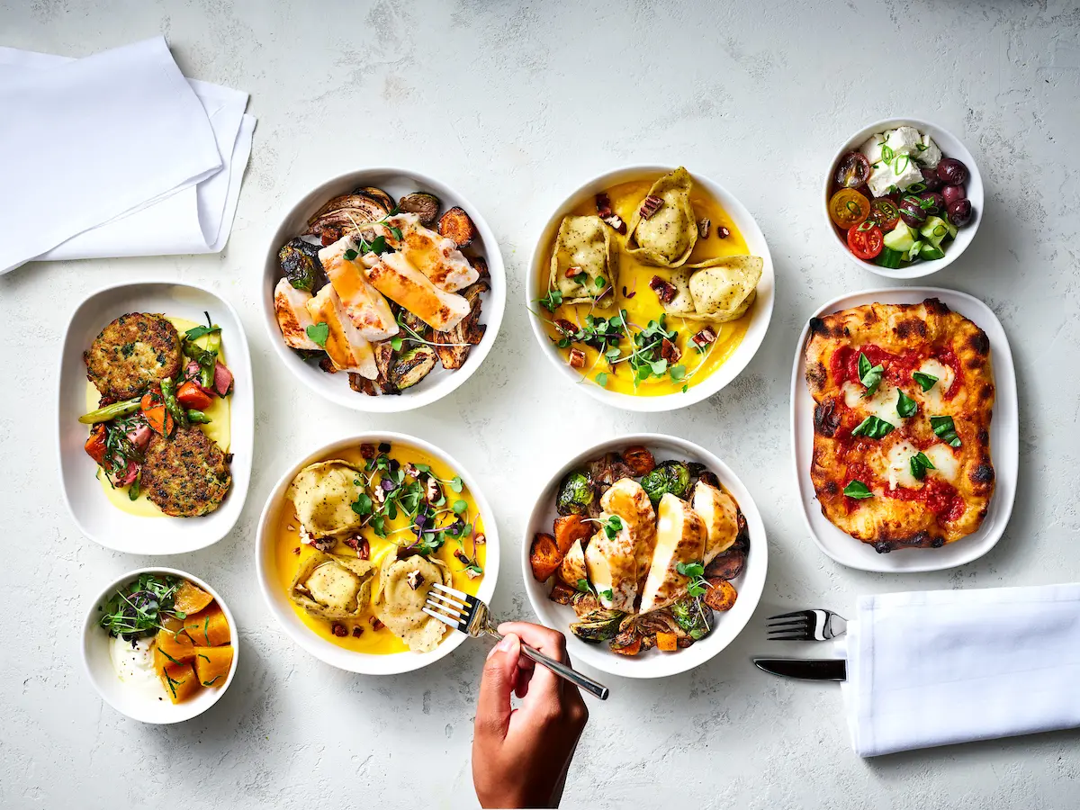 First Class customers on select flights 900 miles or greater will again enjoy hot meals featuring local ingredients and favorite items. Menu highlights include ginger beer-braised osso bucco, wild mushroom ravioli, chicken cacciatore and French bread pizza.