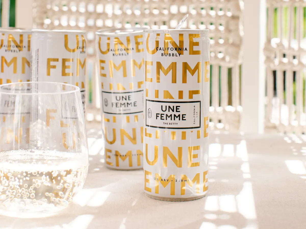 Un Femme The Betty white sparkling wine