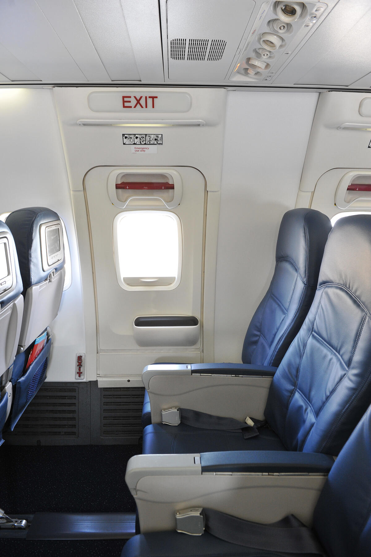 A 737-800 interior seating and emergency window view