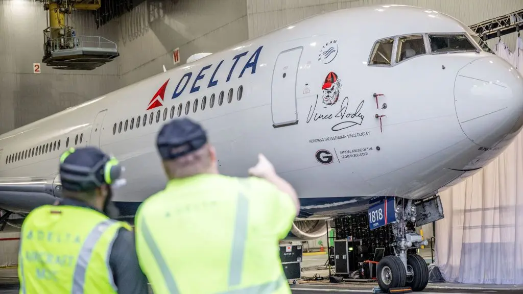 Delta commemorated the life and legacy of renowned University of Georgia football coach Vince Dooley with the dedication of a Boeing 767-400 featuring a memorial seal honoring the Hall of Famer.  
