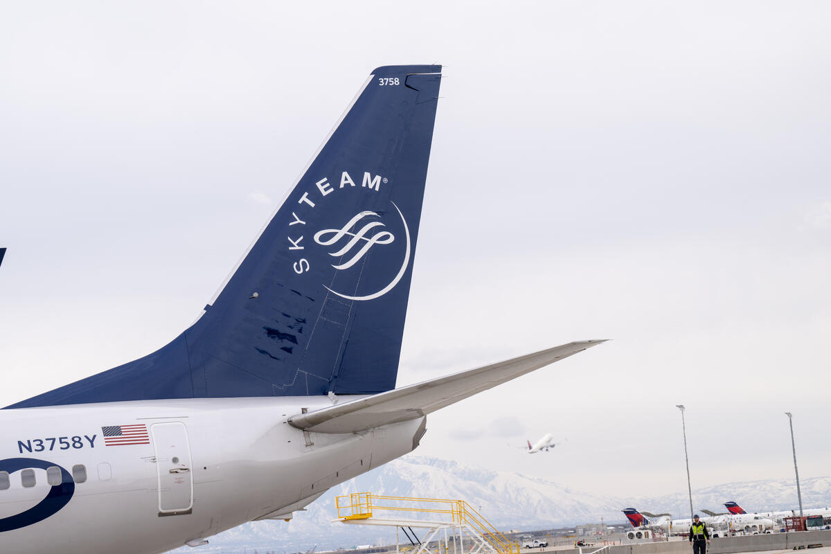 A Delta Air Lines 737-800 in SkyTeam livery is seen at Salt Lake City International Airport (SLC). Delta is a founding member of the SkyTeam alliance.