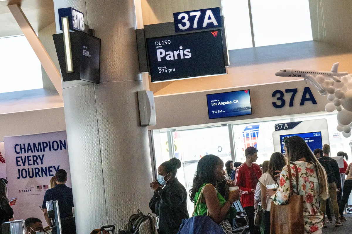 Delta people, customers and friends celebrate the departure of Delta Flight 290 from Los Angeles International Airport (LAX) to Paris Charles de Gaulle Airport (CDG).