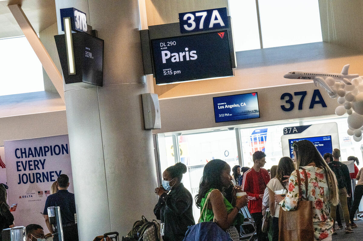 Delta people, customers and friends celebrate the departure of Delta Flight 290 from Los Angeles International Airport (LAX) to Paris Charles de Gaulle Airport (CDG).