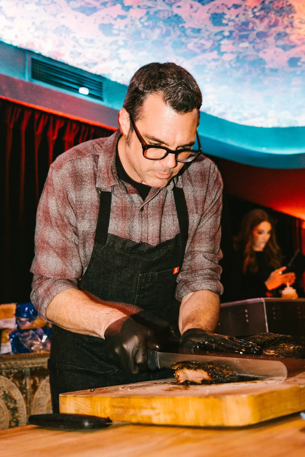 At Delta's reservation only speakeasy for Medallion members at SXSW, members got to enjoy truly exclusive experiences, like an evening BBQ tasting experience from world-renowned Austin pit master Aaron Franklin of Franklin BBQ.