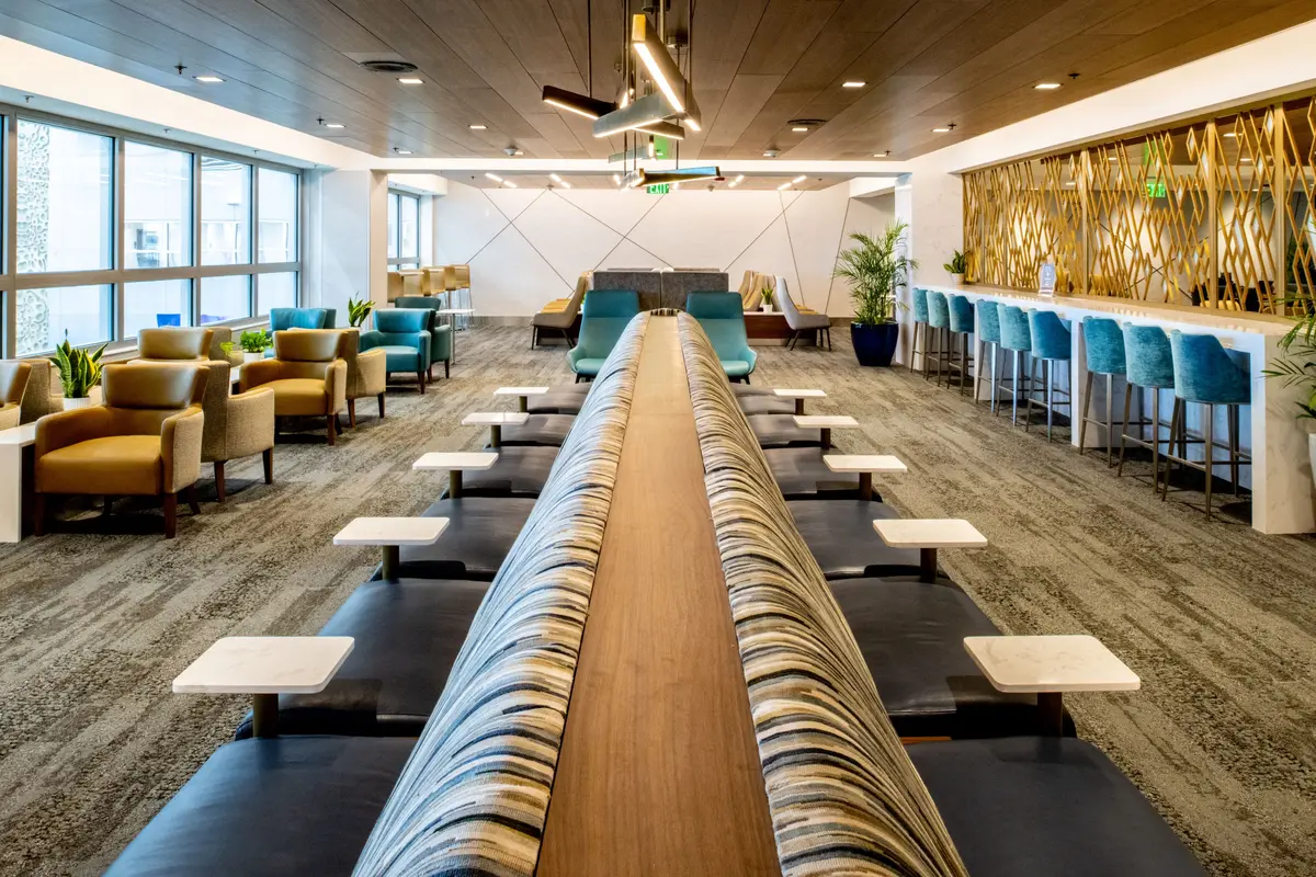 On April 9, Delta Sky Club raised the curtain on its newly expanded Miami lounge. With the addition of nearly 4,000 square feet and 100-plus seats to the Club—a capacity increase of more than 50%— the Club now stands at just over 12,000 total square feet, ready to welcome around 300 guests.