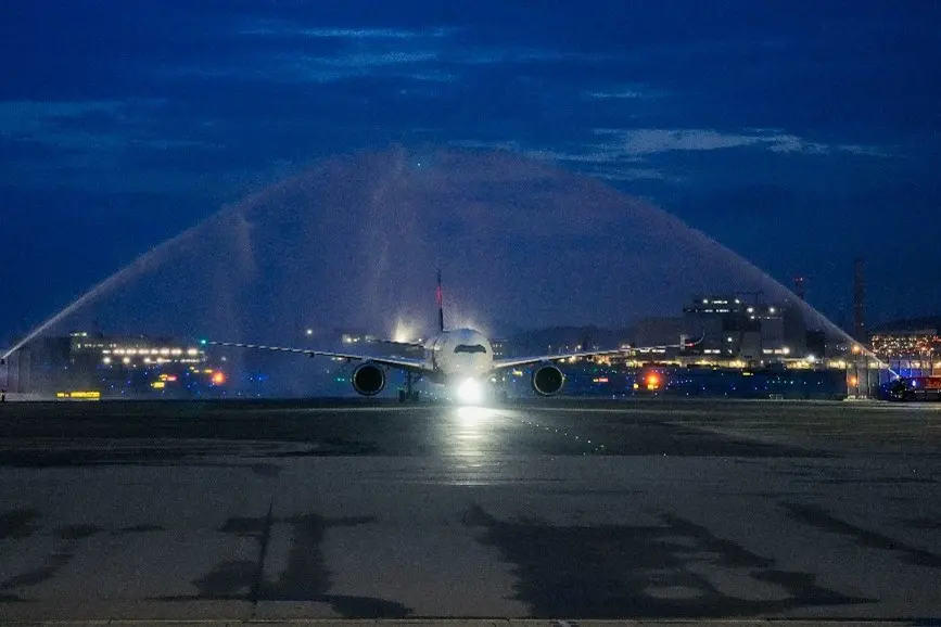 HKG-LAX inaugural water cannon 
